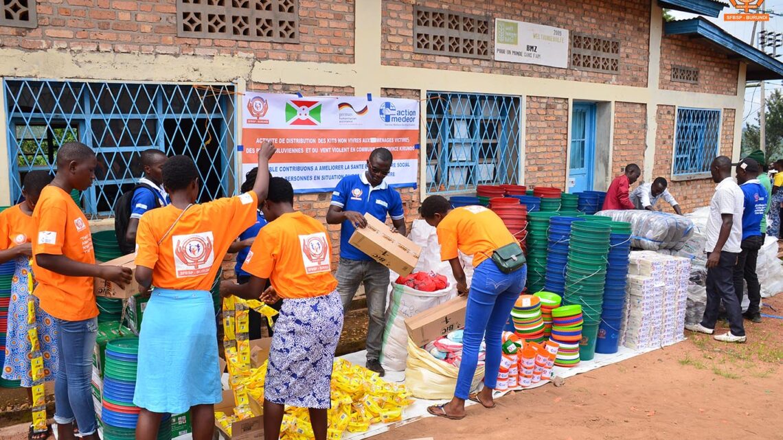 Distribution des kits non vivres aux 230 ménages victimes des pluies torrentielles en province et commune kirundo Distribution des kits non vivres aux 230 ménages victimes des pluies torrentielles en province et commune kirundo