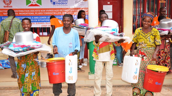 #Kirundo : 19 familles autochtones victimes des catastrophes naturelles assistés en kit non vivre