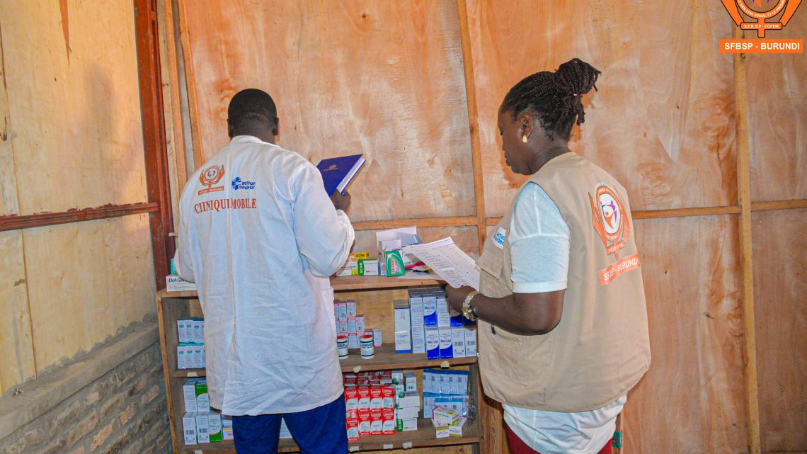 #Rumonge: Suivi de la prise en charge médicale à la clinique mobile du site de transit de #Makombe. #Rumonge: Suivi de la prise en charge médicale à la clinique mobile du site de transit de #Makombe.