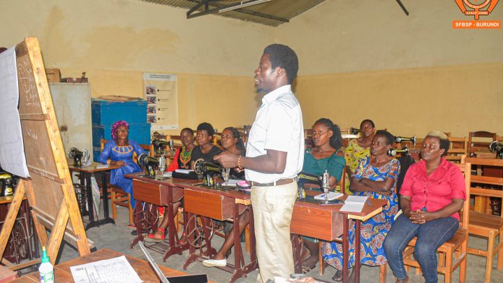 DE LA SURVIE A L&rsquo;AUTONOMIE: 60 FEMMES PRETES A CHANGER LEUR MODE DE VIE A TRAVERS LE DEVELOPPEMENT DE LEUR COMPETENCES ENTREPRENEURIALES.
